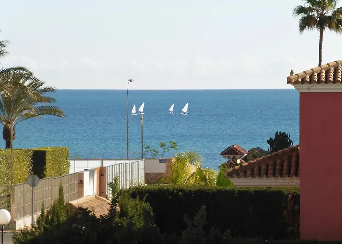 With Private Garden 200m From The Sea