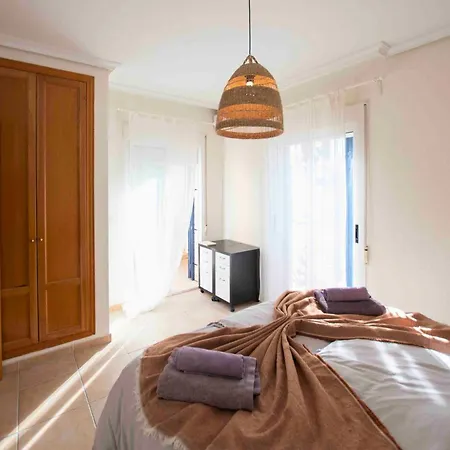 With Private Garden 200m From The Sea بيت للعطل تورّيفيِخا