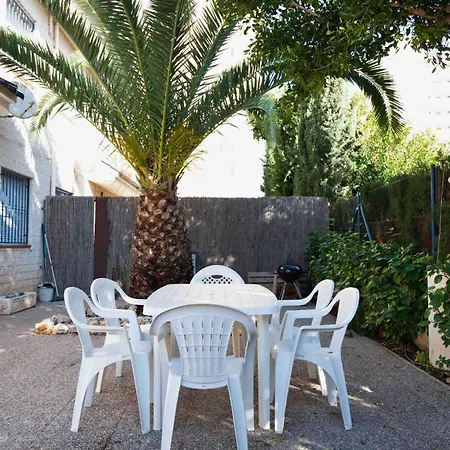 With Private Garden 200m From The Sea بيت للعطل تورّيفيِخا