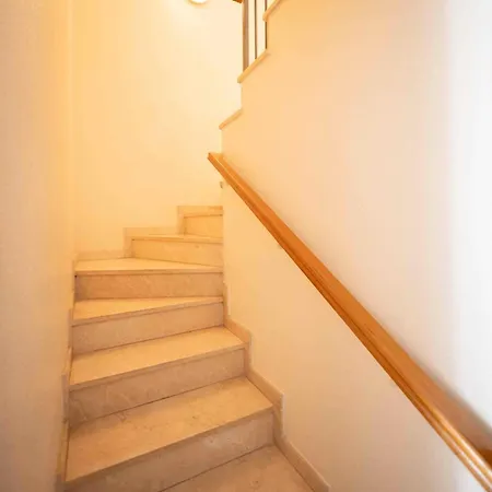 With Private Garden 200m From The Sea بيت للعطل تورّيفيِخا