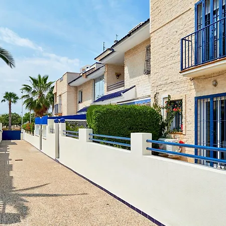 With Private Garden 200m From The Sea Ferienhaus Torrevieja