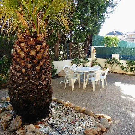 With Private Garden 200m From The Sea Ferienhaus *